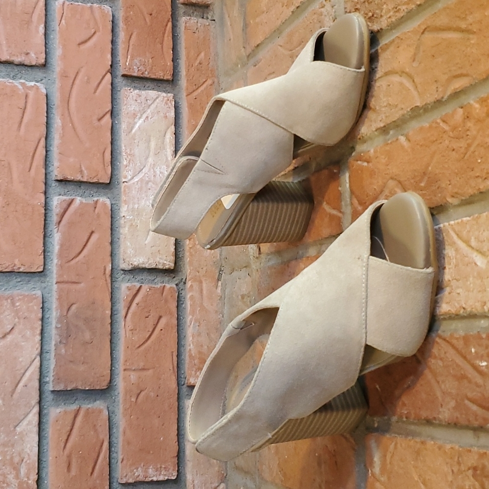 New Without Box Kenneth Cole Leather Wide-Strap Heels